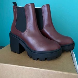 UO Chelsea Wedge Booties-New with box